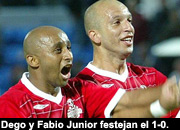 Dego y Fabio Junior festejan el 1-0.