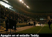 Apagón en el estadio Teddy.