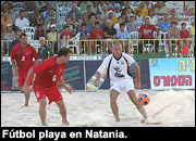 Fútbol playa en Natania, Israel.